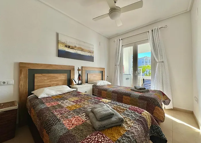 Stunning Apartment With Pool, Golf And Lake Views
