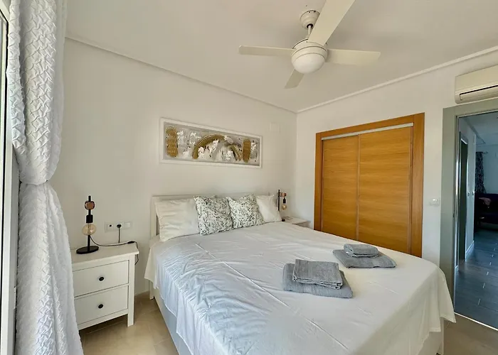 Stunning Apartment With Pool, Golf And Lake Views